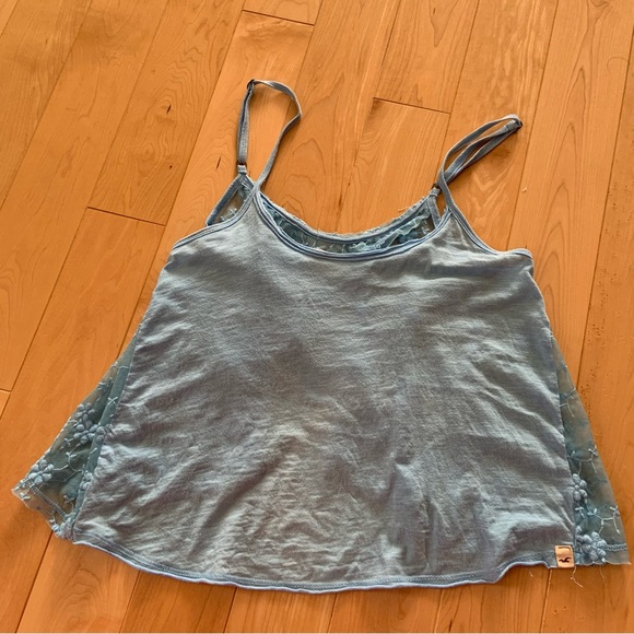 Lace back cami top - Hollister Size Small - Picture 4 of 7